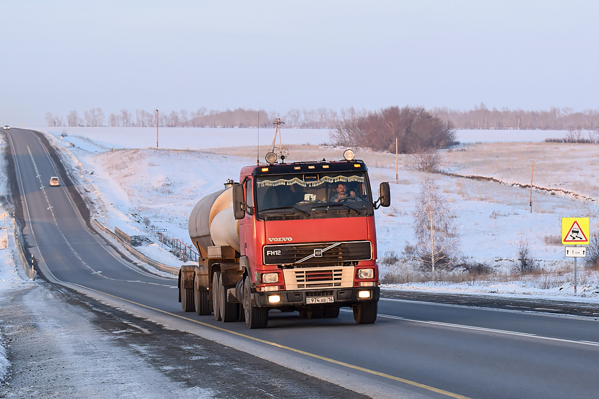 Восточно-Казахстанская область, № 974 AB 16 — Volvo ('1993) FH12.460