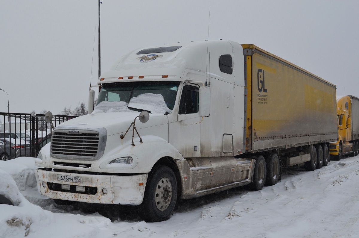 Московская область, № Н 636 ММ 750 — Freightliner Columbia