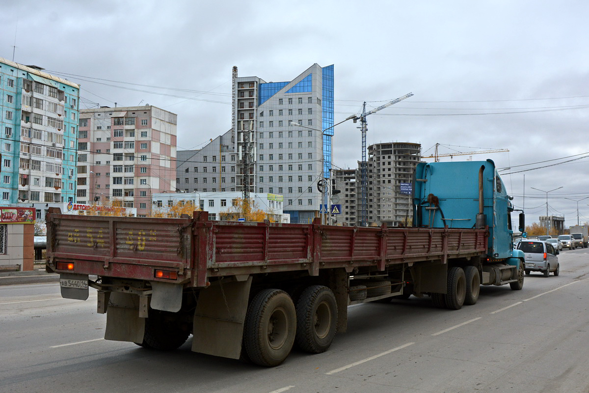 Саха (Якутия), № Р 938 КТ 14 — Freightliner Century Class