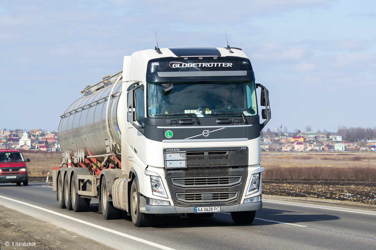 Кировоградская область, № АА 0628 РС — Volvo ('2012) FH.420