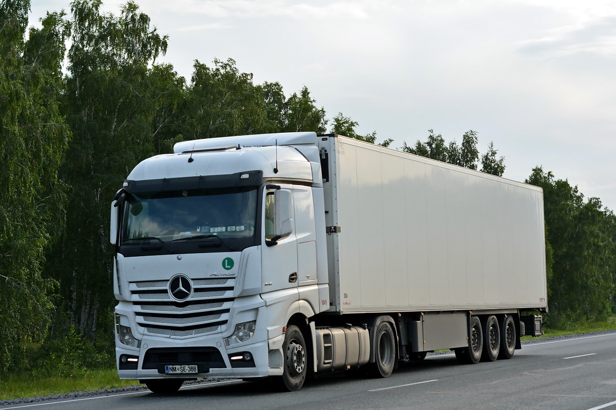 Словения, № NM SE 388 — Mercedes-Benz Actros ('2011) 1848; Словения, № NM DK-557 — Schmitz Cargobull (общая модель)