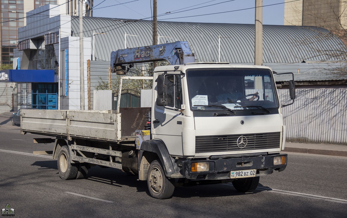 Алматы, № 982 BZ 02 — Mercedes-Benz LK 814