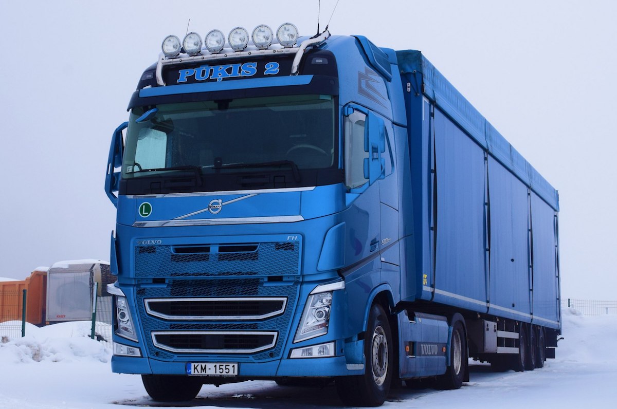 Латвия, № KM-1551 — Volvo ('2012) FH.500