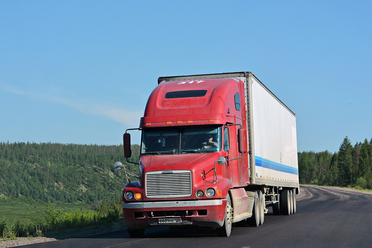 Приморский край, № Е 689 МЕ 125 — Freightliner Century Class