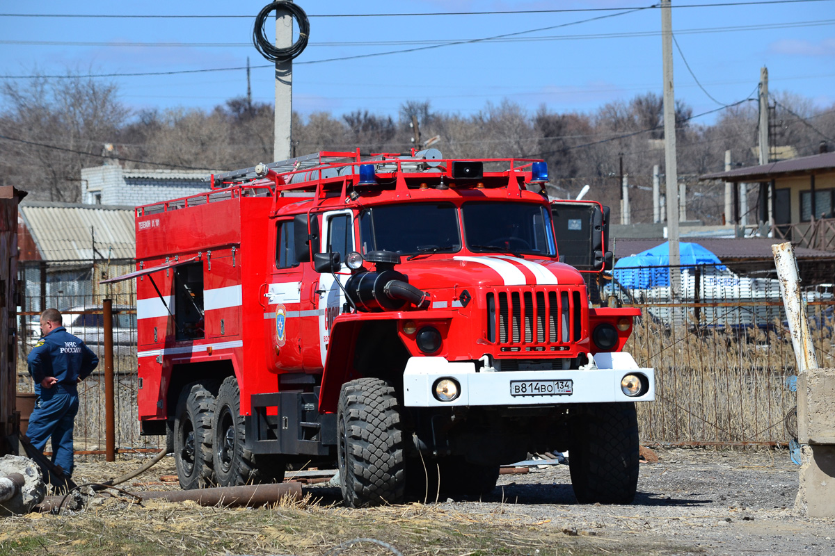 Волгоградская область, № В 814 ВО 134 — Урал-5557-70