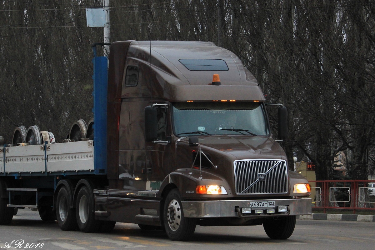 Краснодарский край, № А 487 АТ 123 — Volvo VNL660