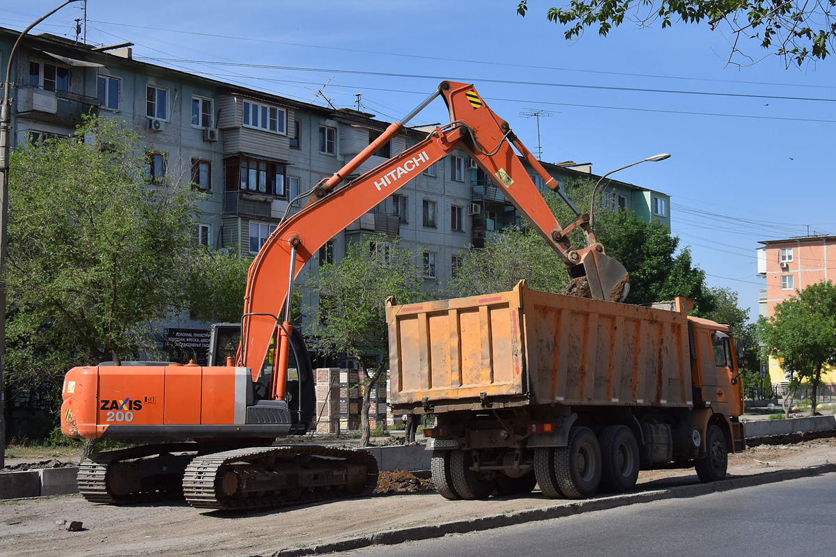 Астраханская область, № Р 565 ЕО 30 — Shaanxi Shacman F3000 SX325x