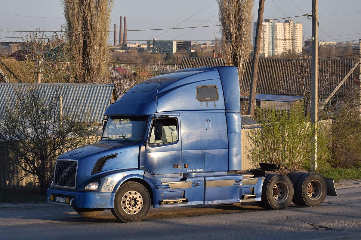 Волгоградская область, № Р 758 ХВ 34 — Volvo VNL670