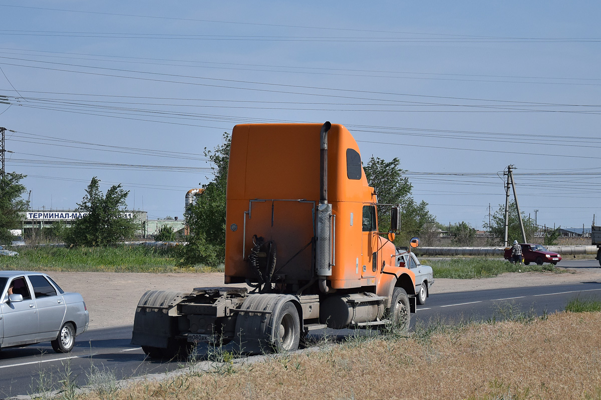 Волгоградская область, № В 080 ВК 134 — Freightliner FLD 120 SD