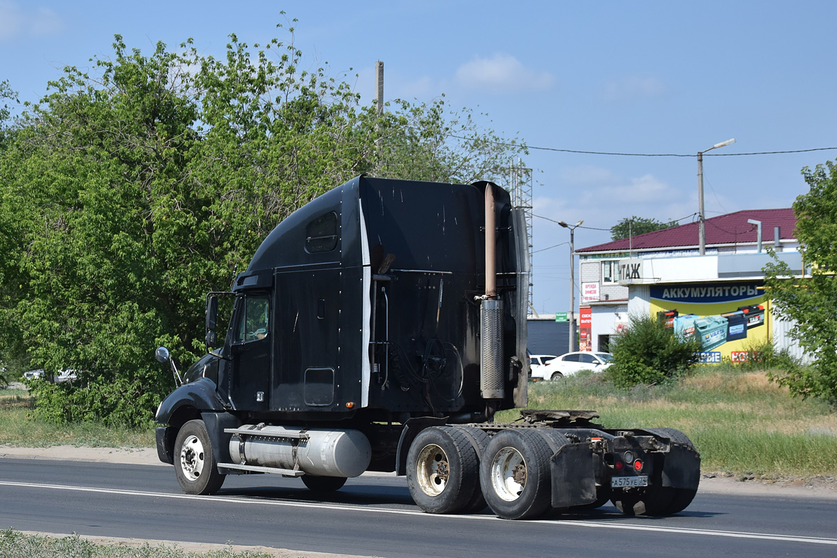 Волгоградская область, № А 575 УЕ 34 — Freightliner Columbia