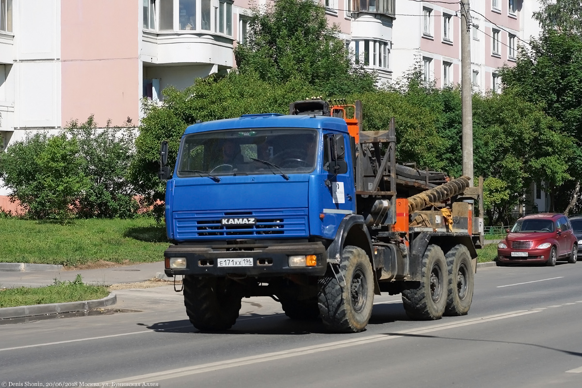 Москва, № Е 171 ХХ 196 — КамАЗ-43114-15 [43114R]