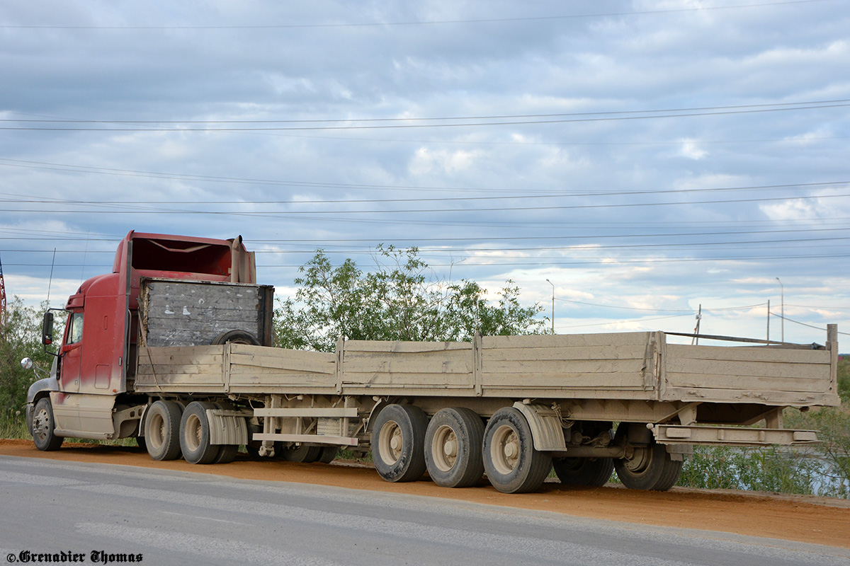 Красноярский край, № О 348 ВС 124 — Freightliner Century Class