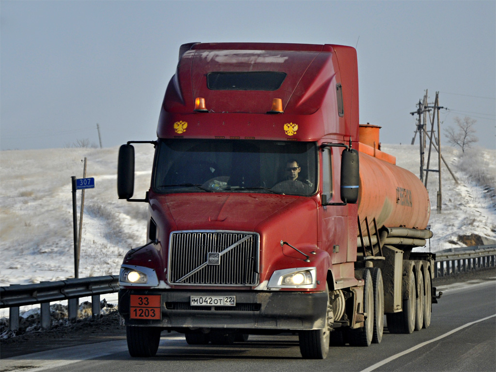 Алтайский край, № М 042 ОТ 22 — Volvo VNL660