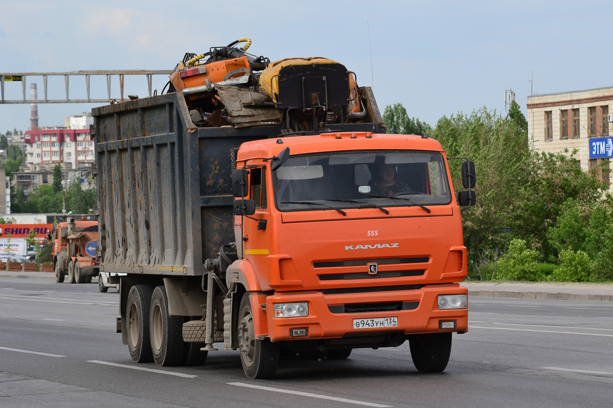 Волгоградская область, № В 943 УН 134 — КамАЗ-65115 (общая модель)