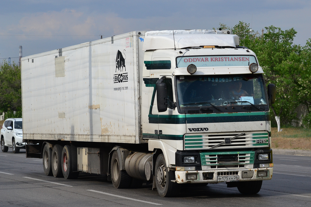 Ставропольский край, № М 175 ХН 26 — Volvo ('1993) FH12.420