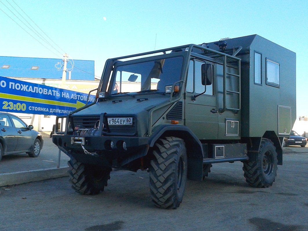 Псковская область, № Х 964 ЕУ 60 — Mercedes-Benz Unimog (общ.м)