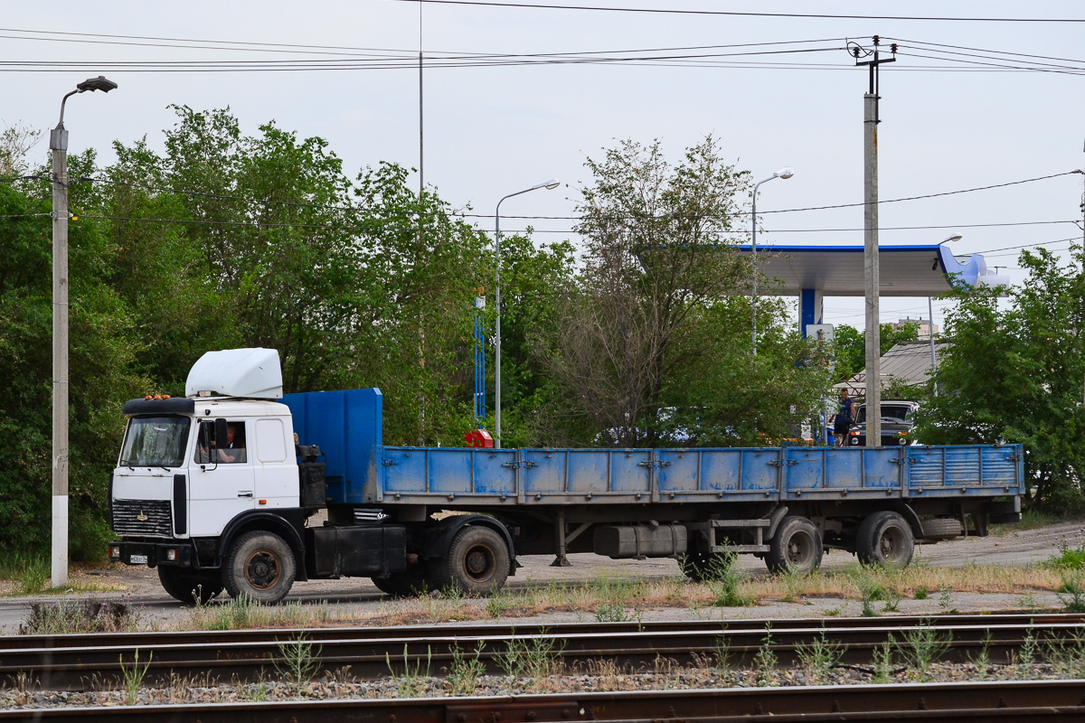 Волгоградская область, № М 606 КС 34 — МАЗ-54329