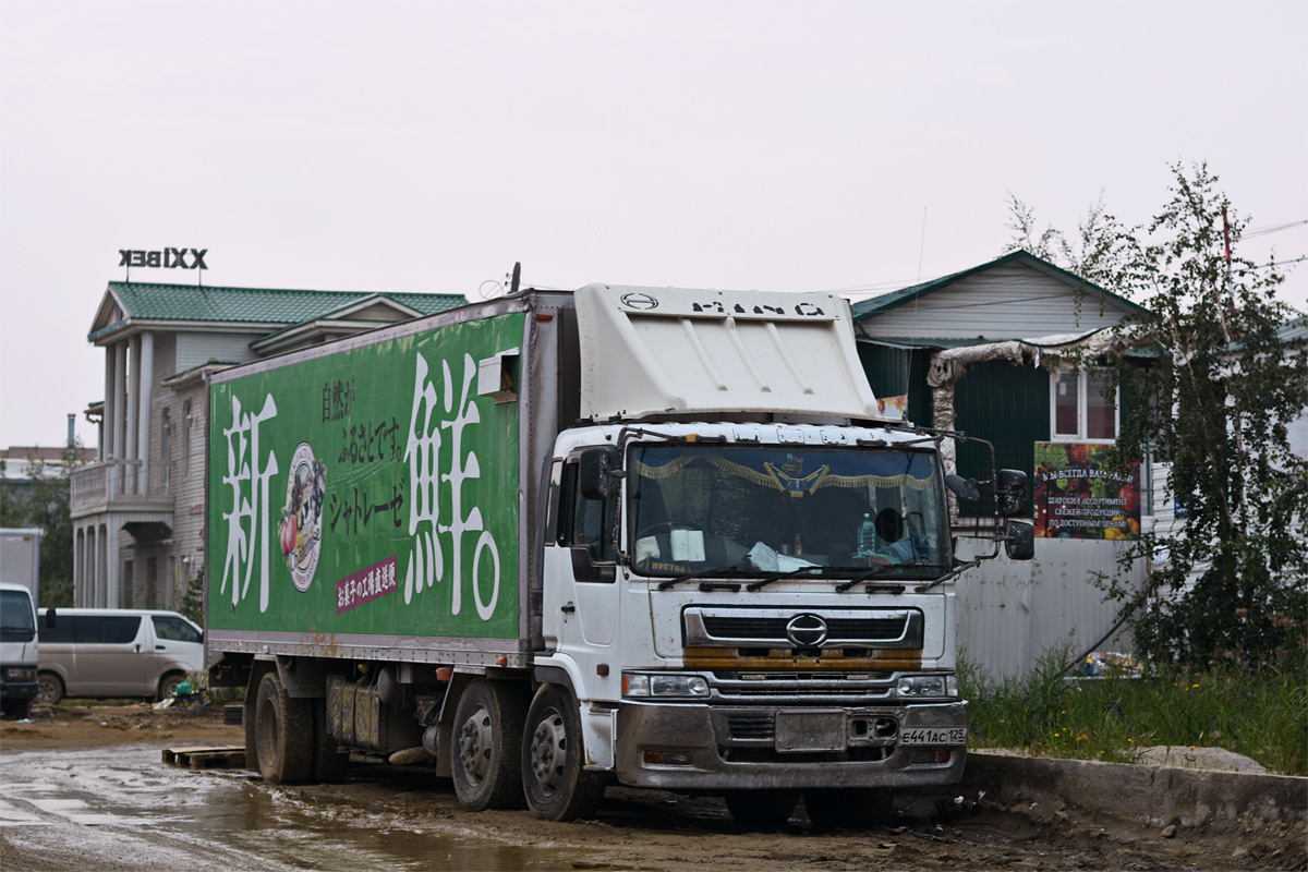 Приморский край, № Е 441 АС 125 — Hino Profia