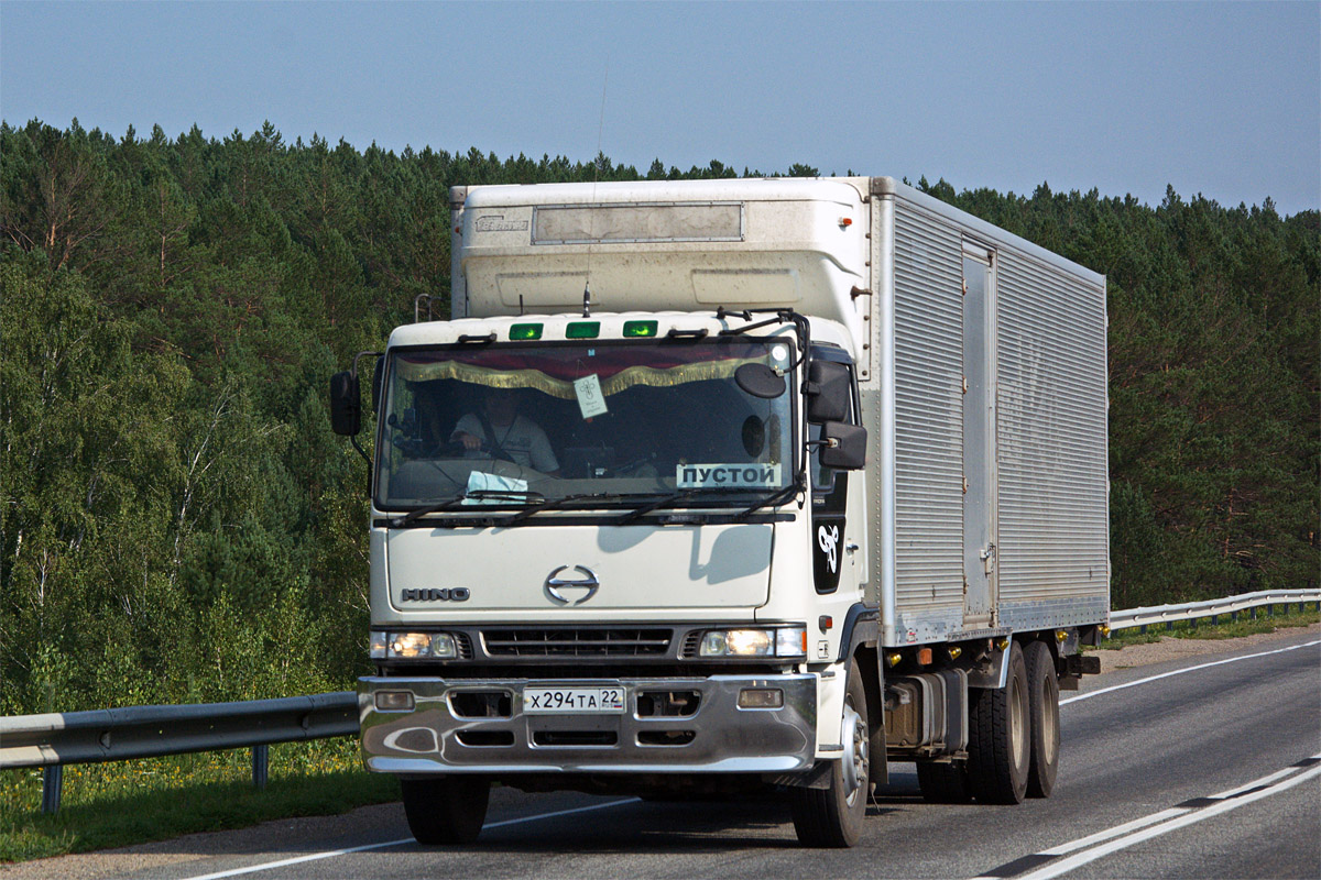 Алтайский край, № Х 294 ТА 22 — Hino Profia