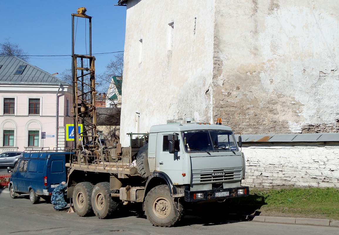 Псковская область, № О 010 ВО 60 — КамАЗ-43114-15 [43114R]