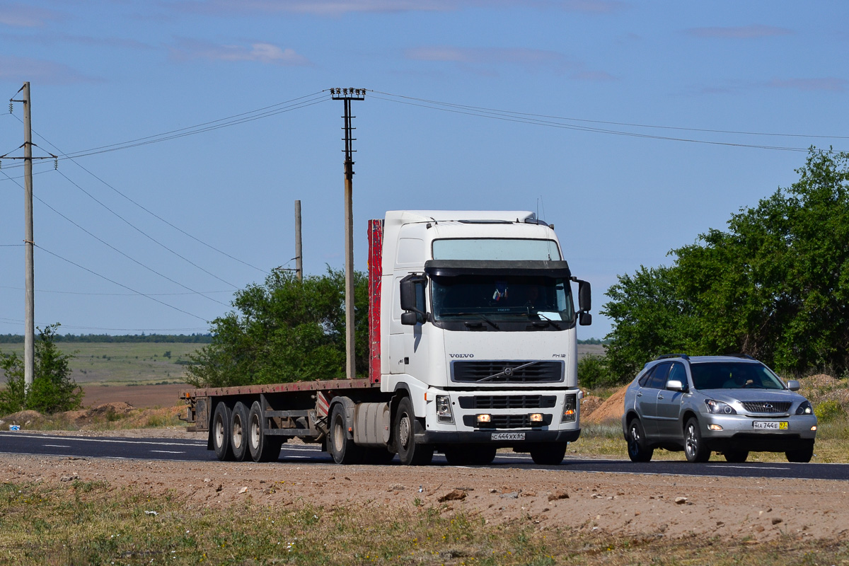 Саратовская область, № С 444 ХХ 64 — Volvo ('2002) FH12.460