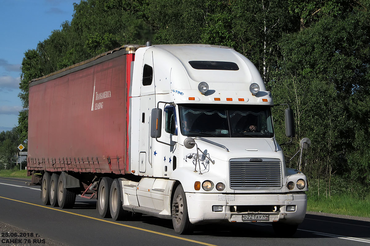 Костромская область, № О 221 АУ 44 — Freightliner Century Class