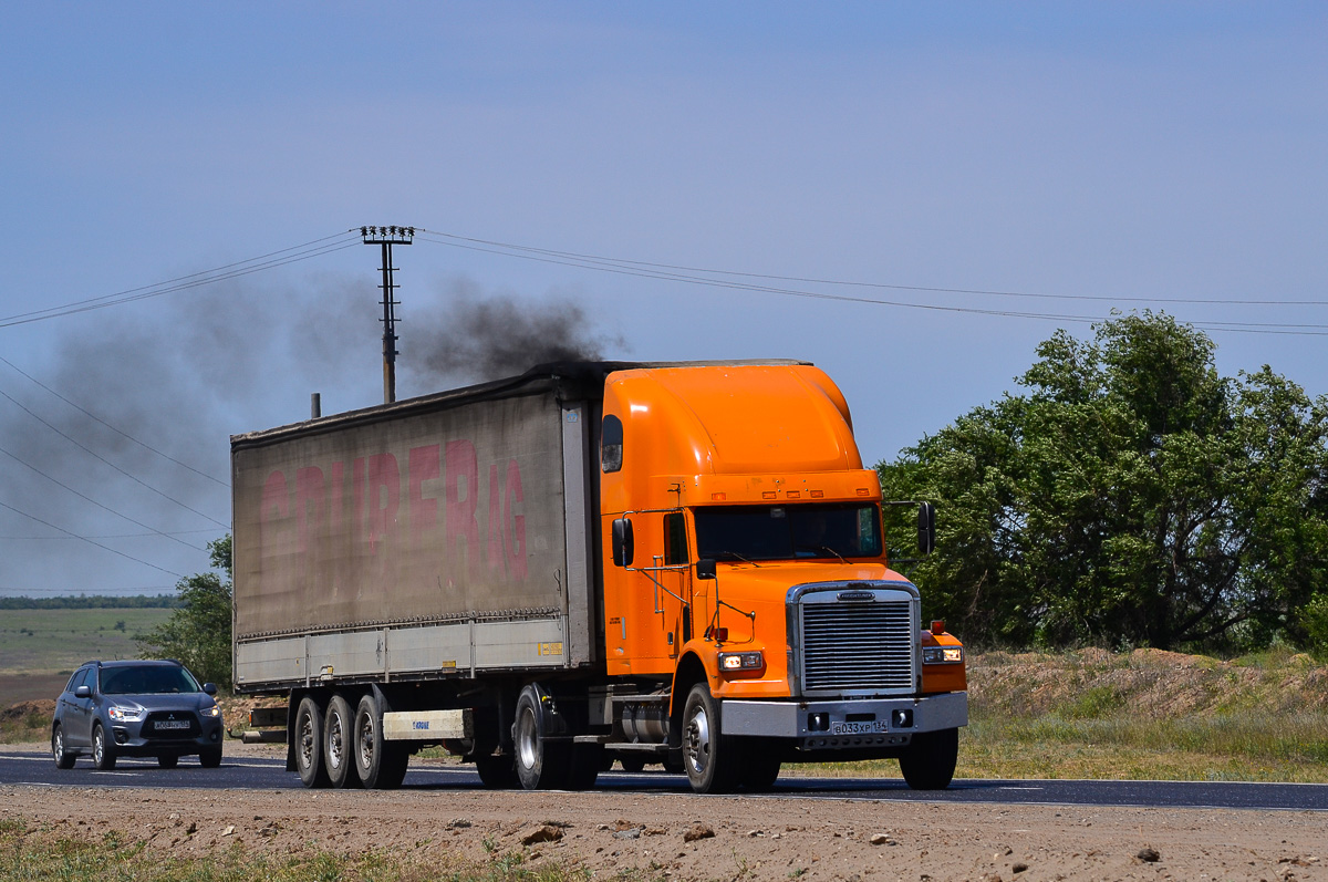 Волгоградская область, № В 033 ХР 134 — Freightliner FLD 120 SD