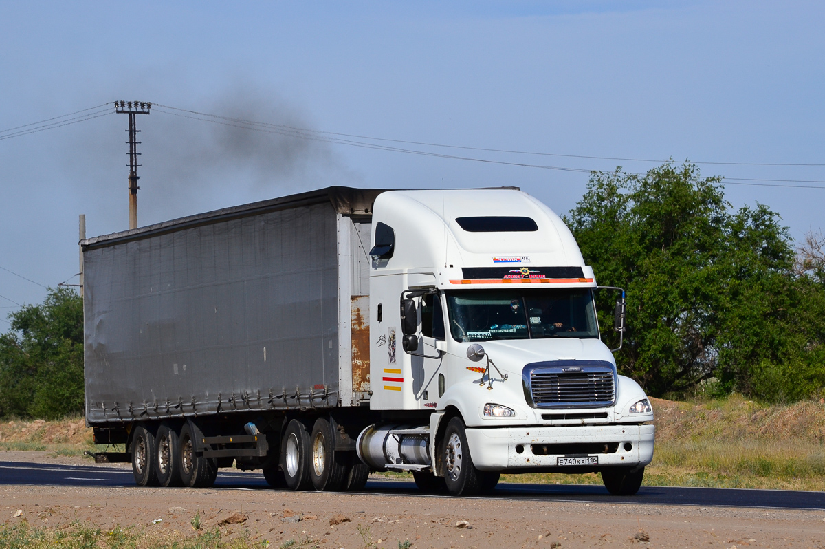 Татарстан, № Е 740 КА 116 — Freightliner Columbia