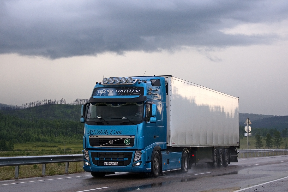 Кемеровская область, № Е 880 ВМ 142 — Volvo ('2008) FH.520 [X9P]