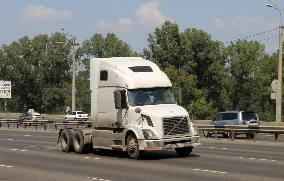 Тува, № В 303 АУ 17 — Volvo VNL670