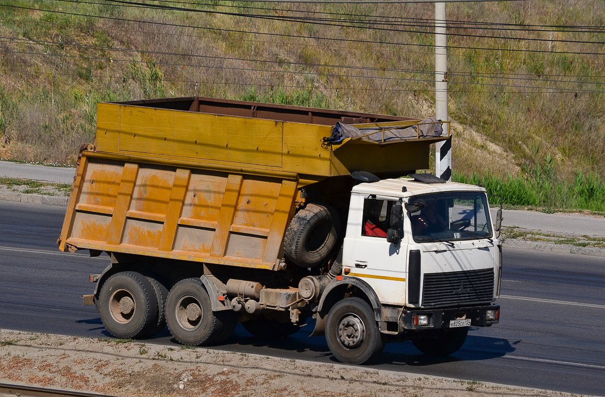 Волгоградская область, № В 825 СЕ 134 — МАЗ-5516A5