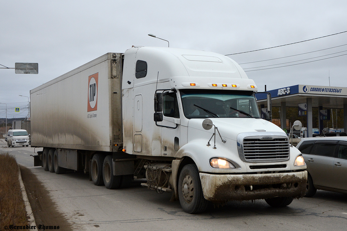 Ханты-Мансийский автоном.округ, № К 630 ВВ 186 — Freightliner Columbia