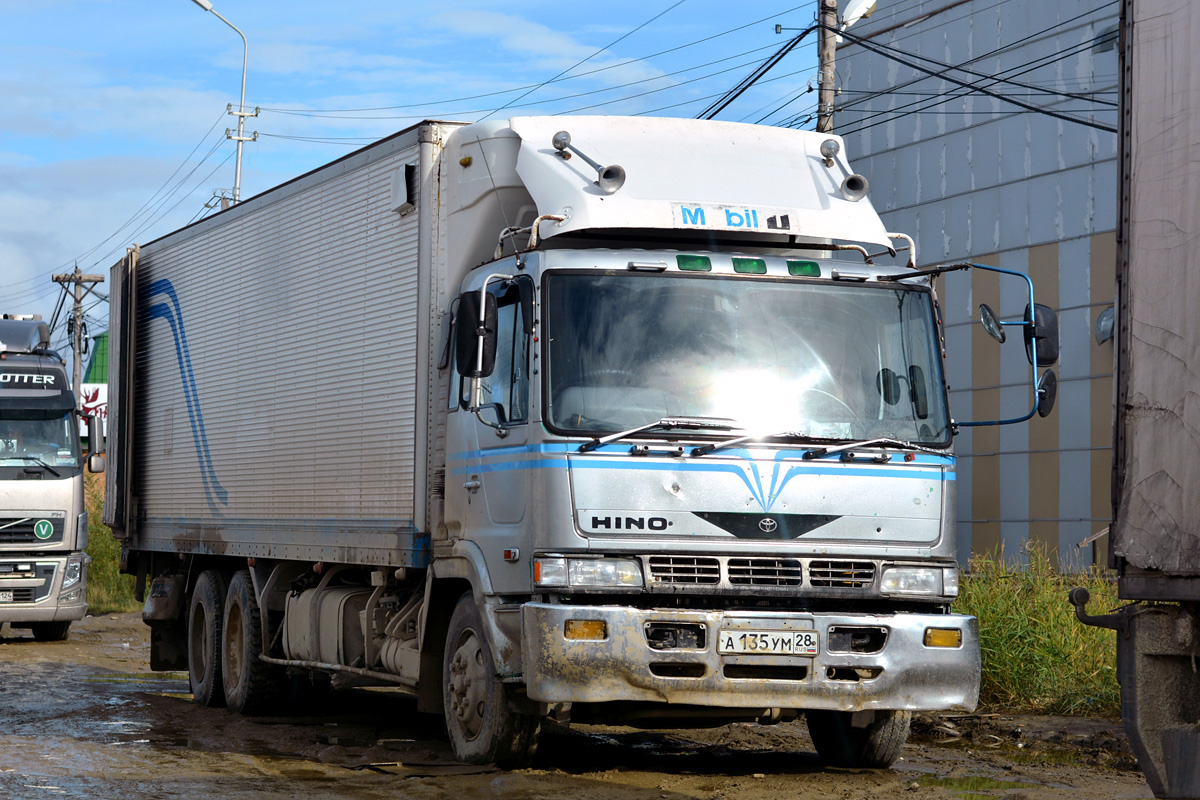 Амурская область, № А 135 УМ 28 — Hino Profia