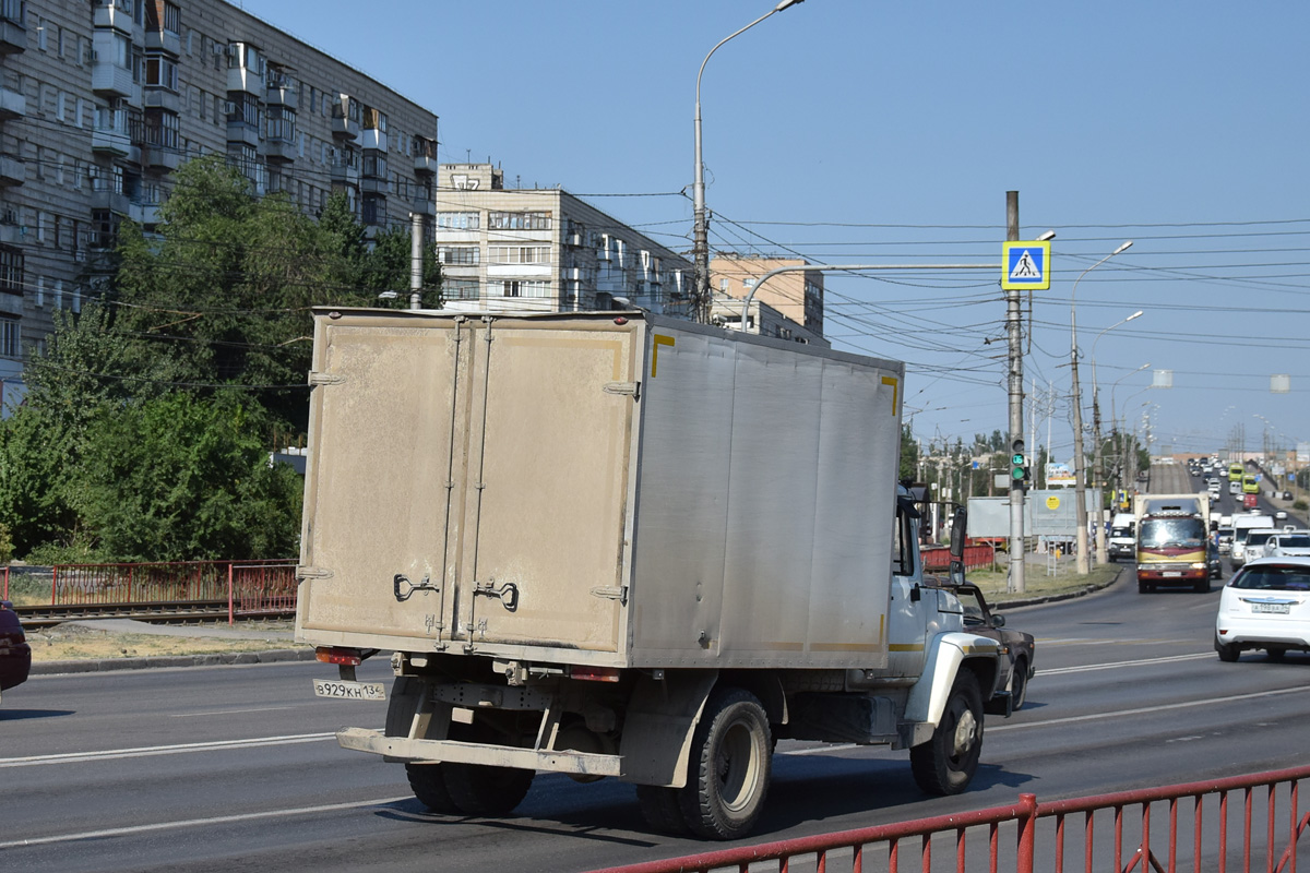 Волгоградская область, № В 929 КН 134 — ГАЗ-3309