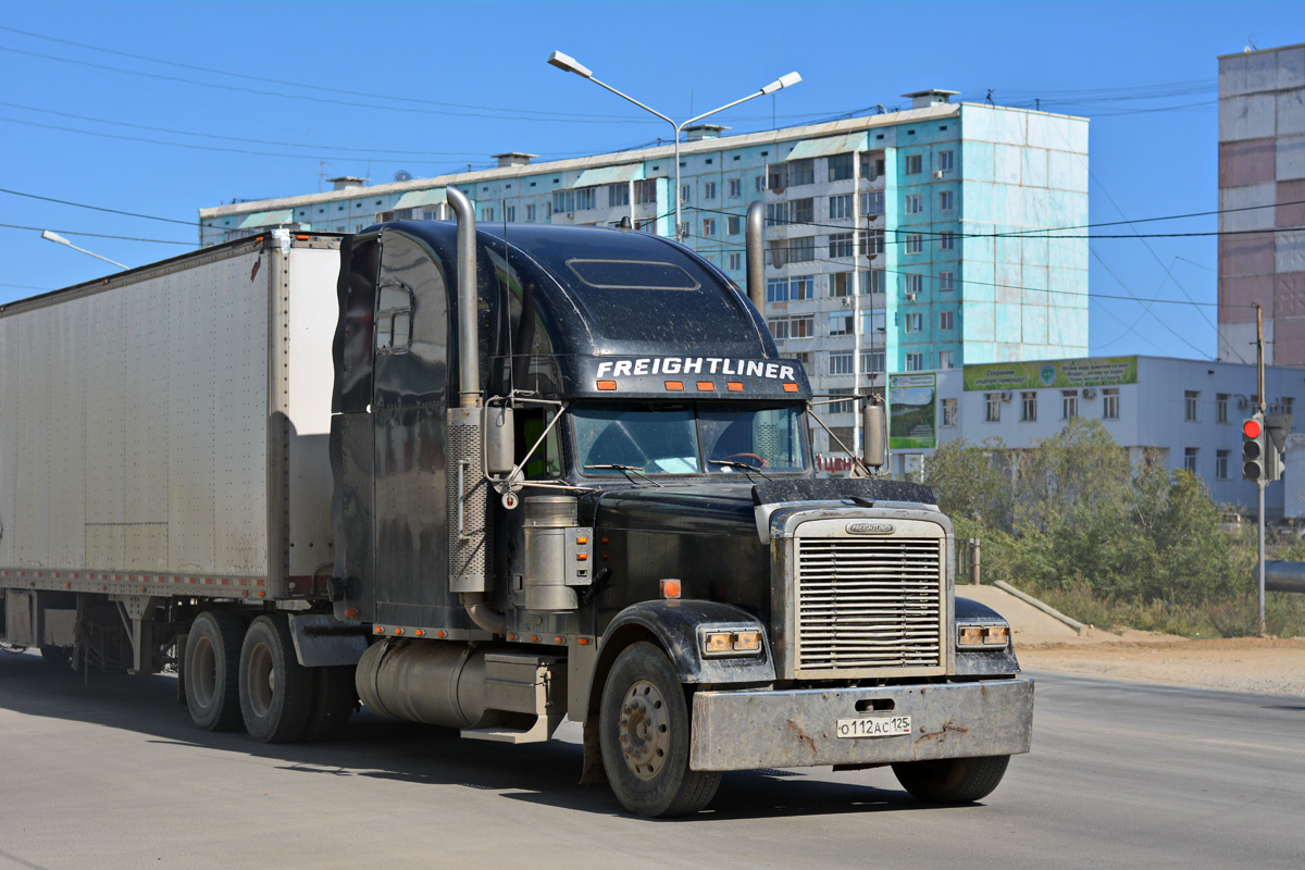 Приморский край, № О 112 АС 125 — Freightliner FLD 132 Classic XL