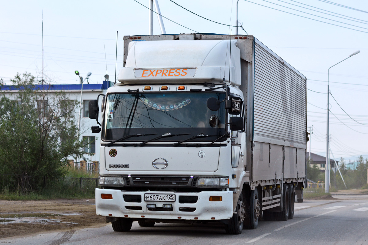 Приморский край, № М 607 АК 125 — Hino Profia