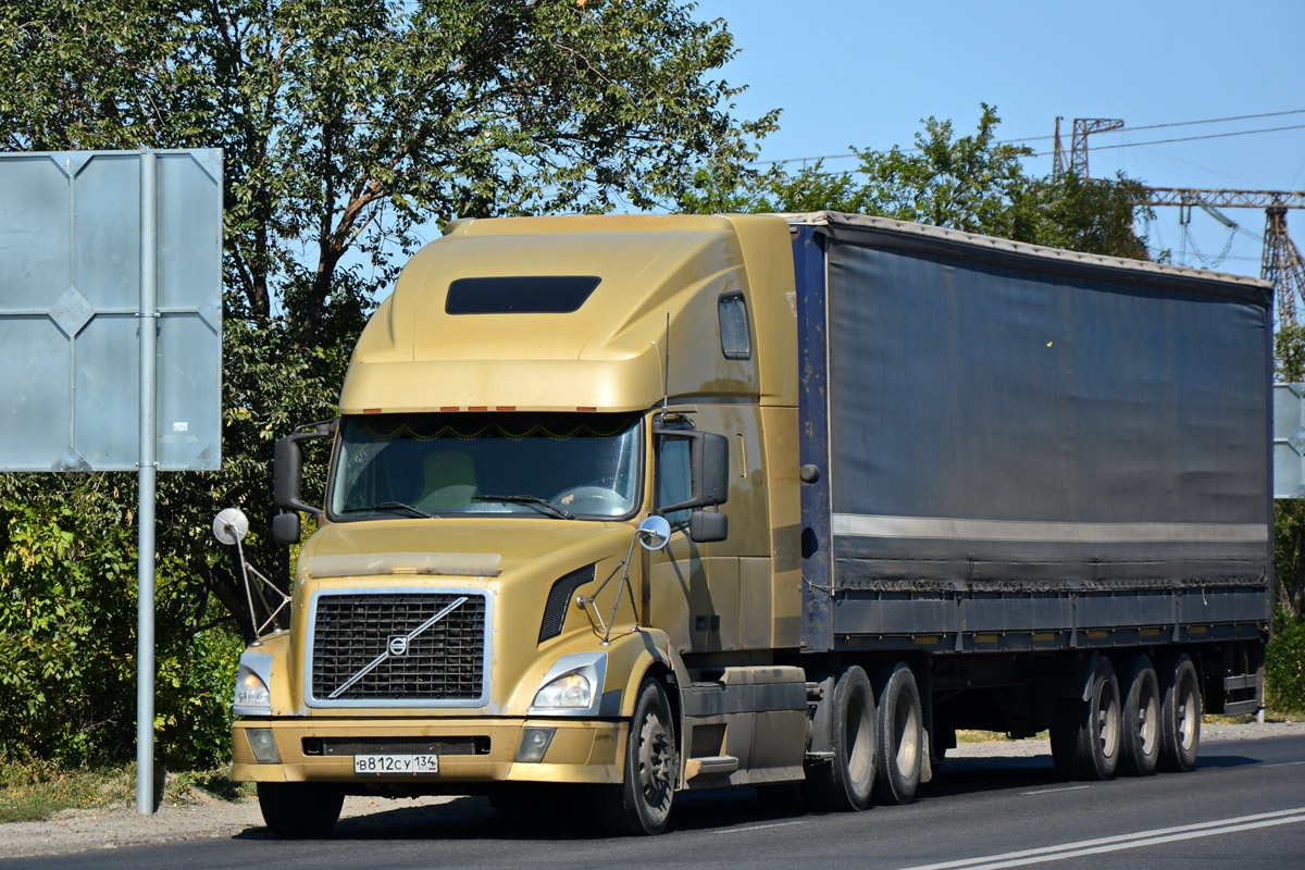 Волгоградская область, № В 812 СУ 134 — Volvo VNL670