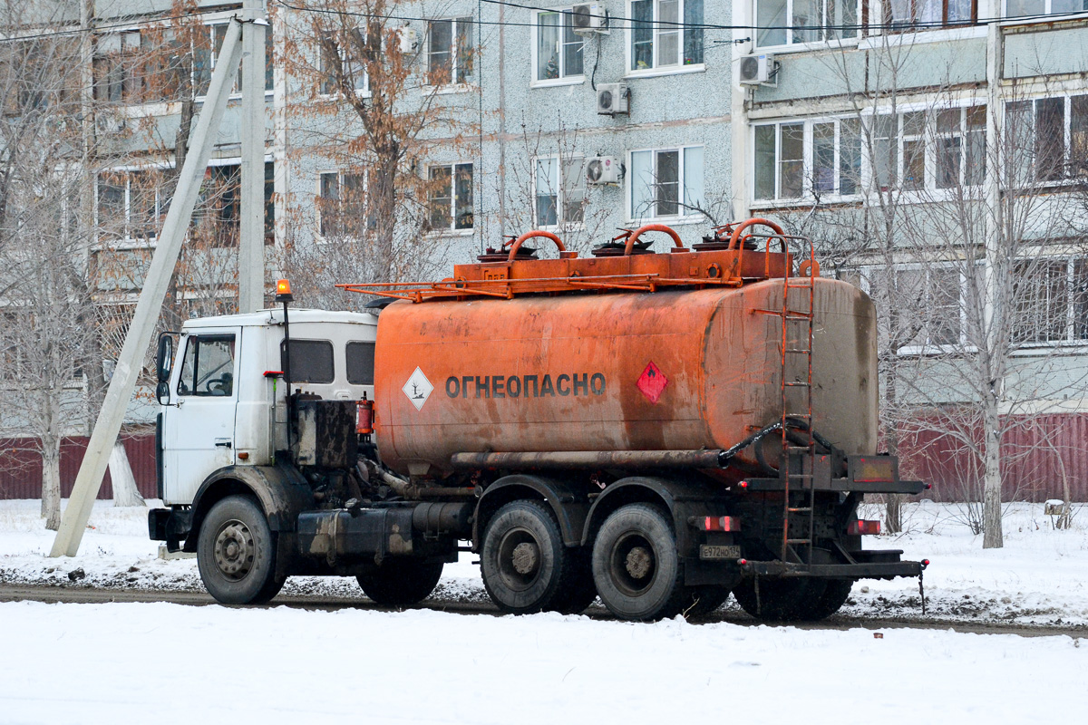 Волгоградская область, № Е 972 НО 134 — МАЗ-630305