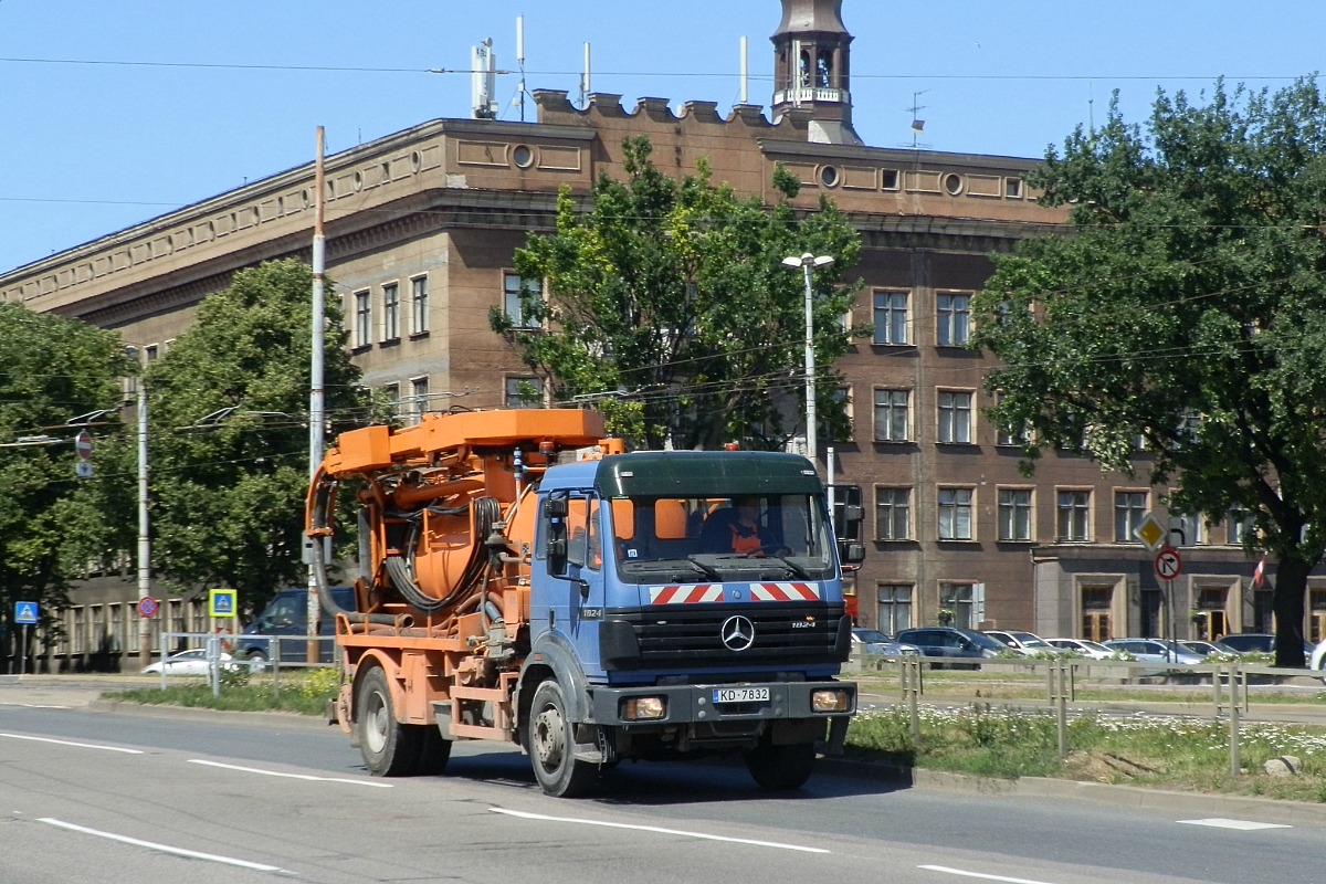 Латвия, № KD-7832 — Mercedes-Benz SK 1824