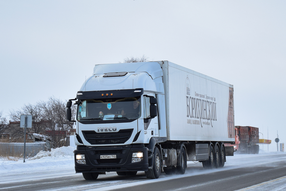 Кемеровская область, № Е 925 ВС 142 — IVECO Stralis ('2012) 420