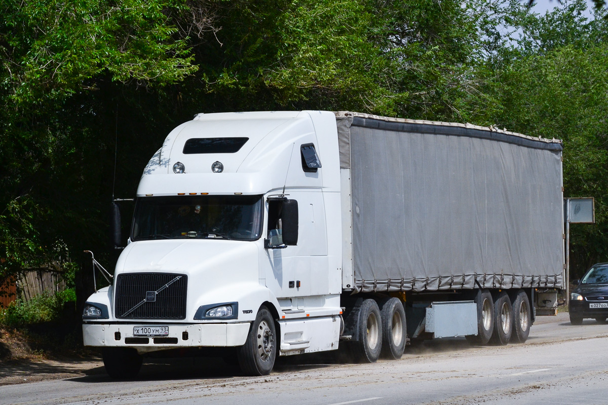 Краснодарский край, № Х 100 УМ 93 — Volvo VNL660