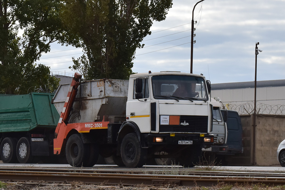 Волгоградская область, № А 301 ОМ 716 — МАЗ-555102