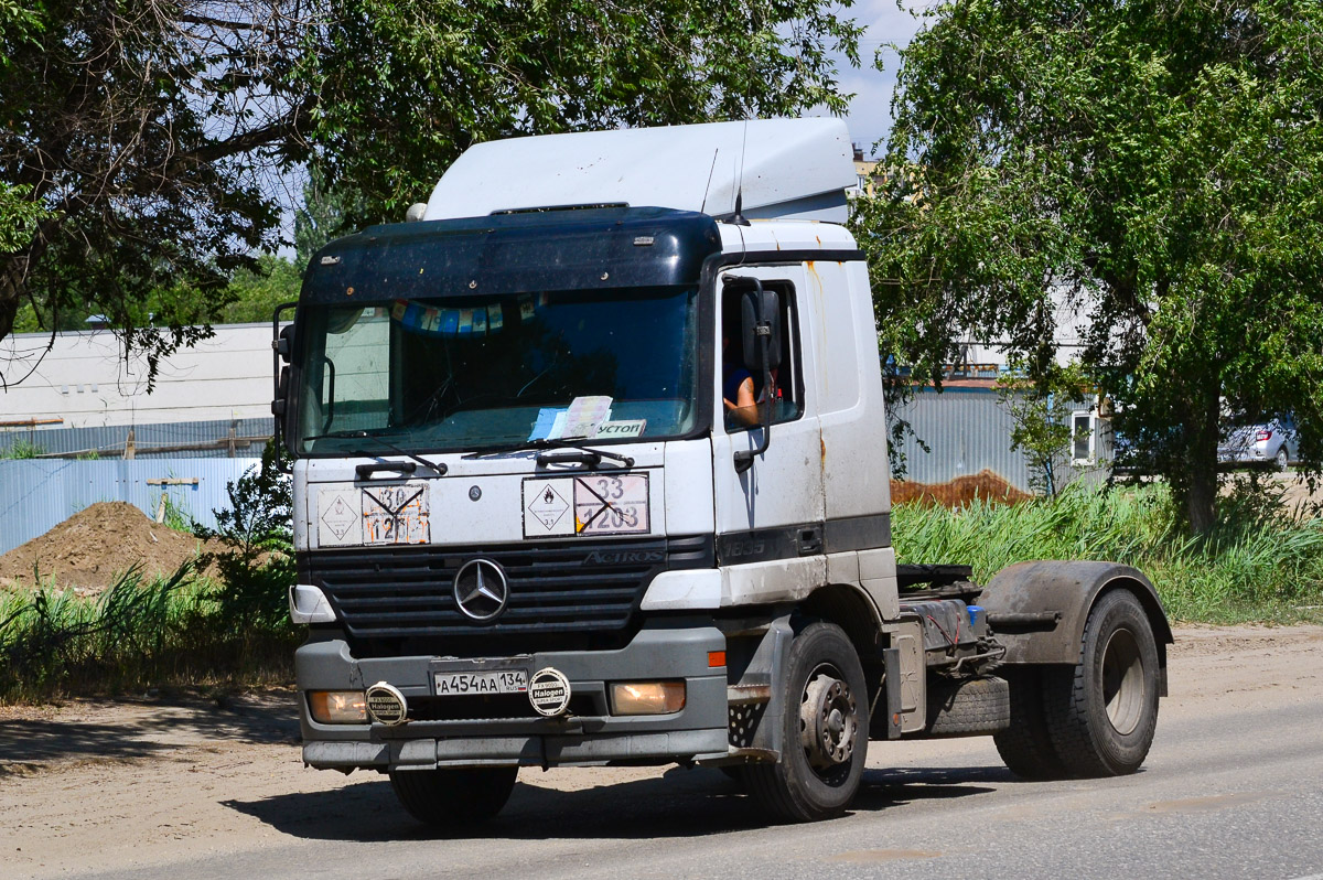 Волгоградская область, № А 454 АА 134 — Mercedes-Benz Actros ('1997) 1835