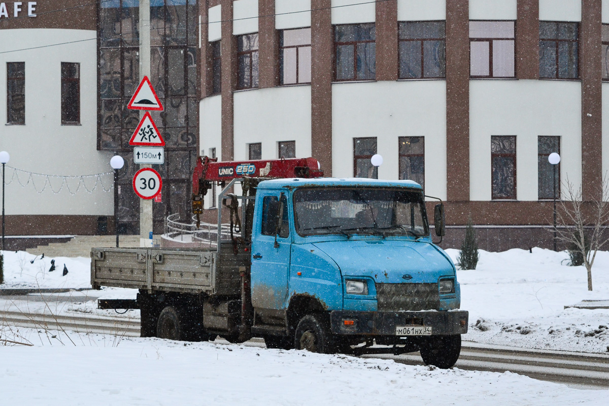 Волгоградская область, № М 061 НХ 34 — ЗИЛ-5301БО "Бычок"