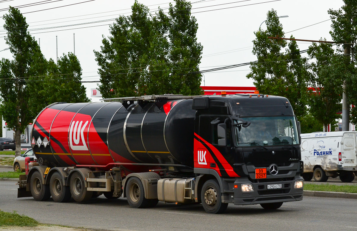 Волгоградская область, № У 290 ОО 750 — Mercedes-Benz Actros ('2009) 1844