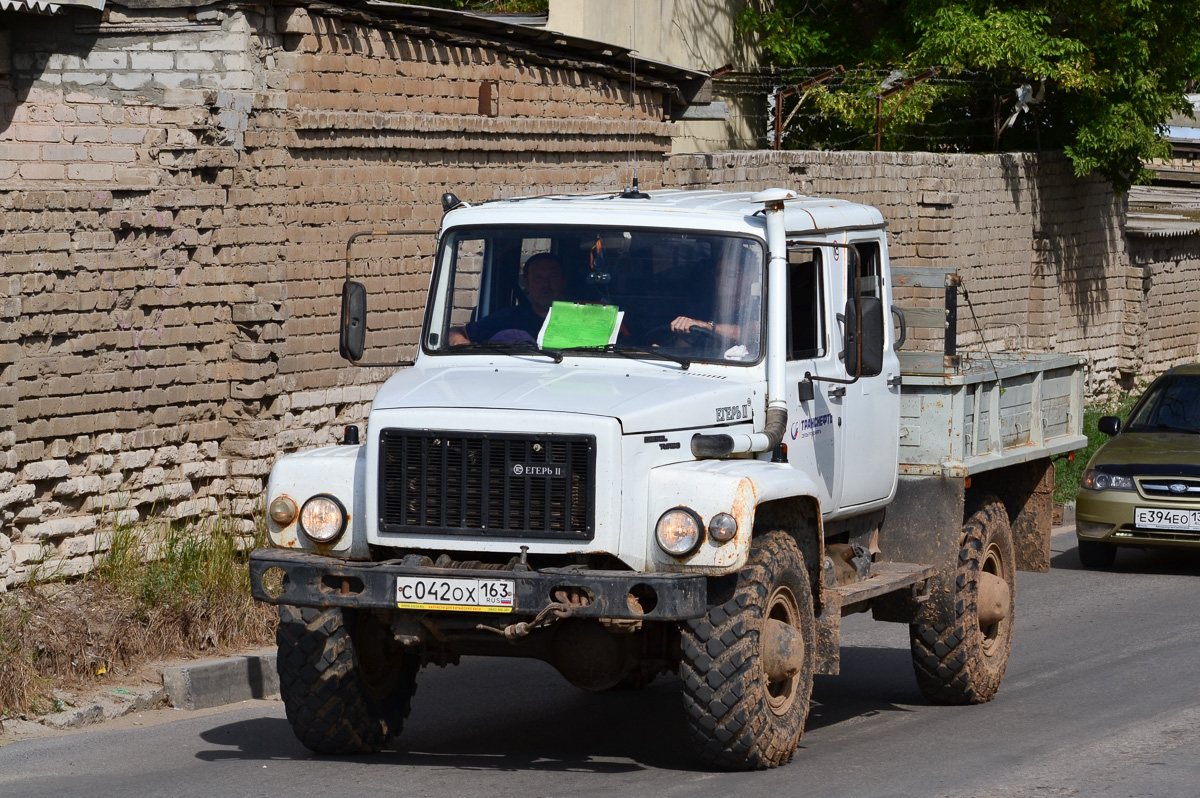 Волгоградская область, № С 042 ОХ 163 — ГАЗ-33081 «Садко»