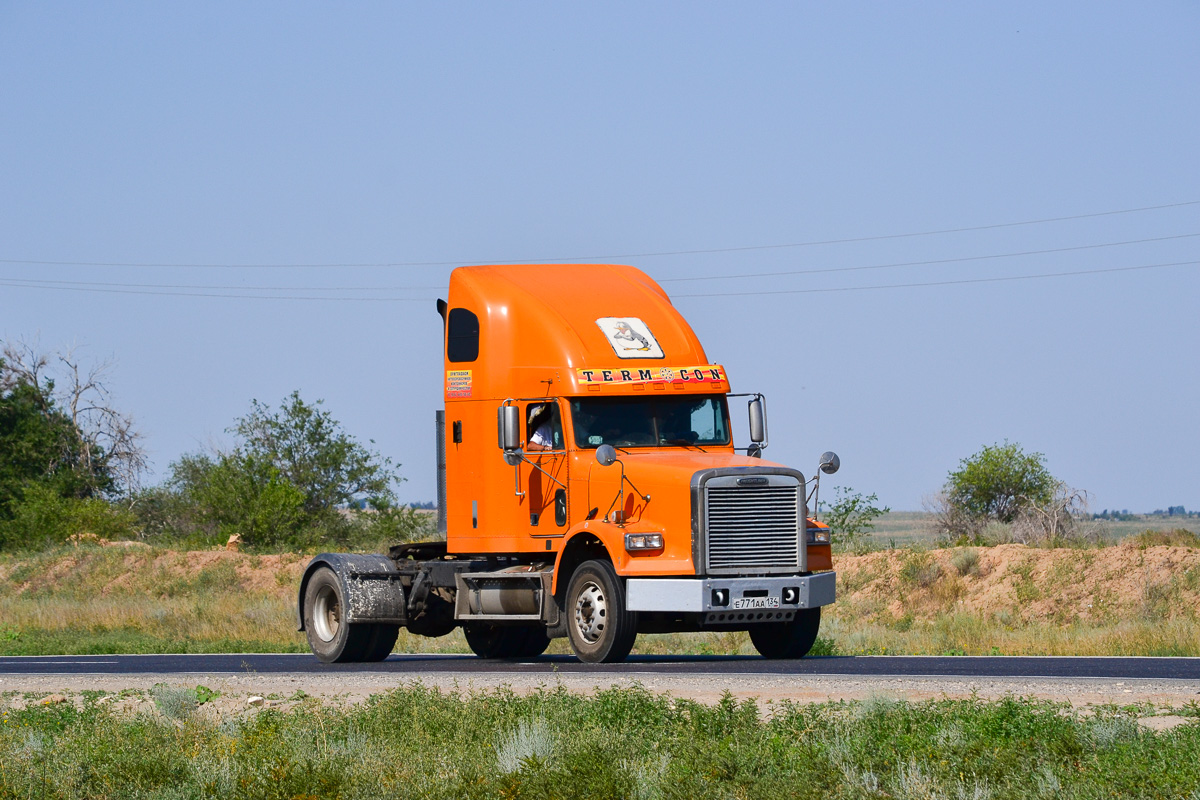 Волгоградская область, № Е 771 АА 134 — Freightliner FLD 120 SD