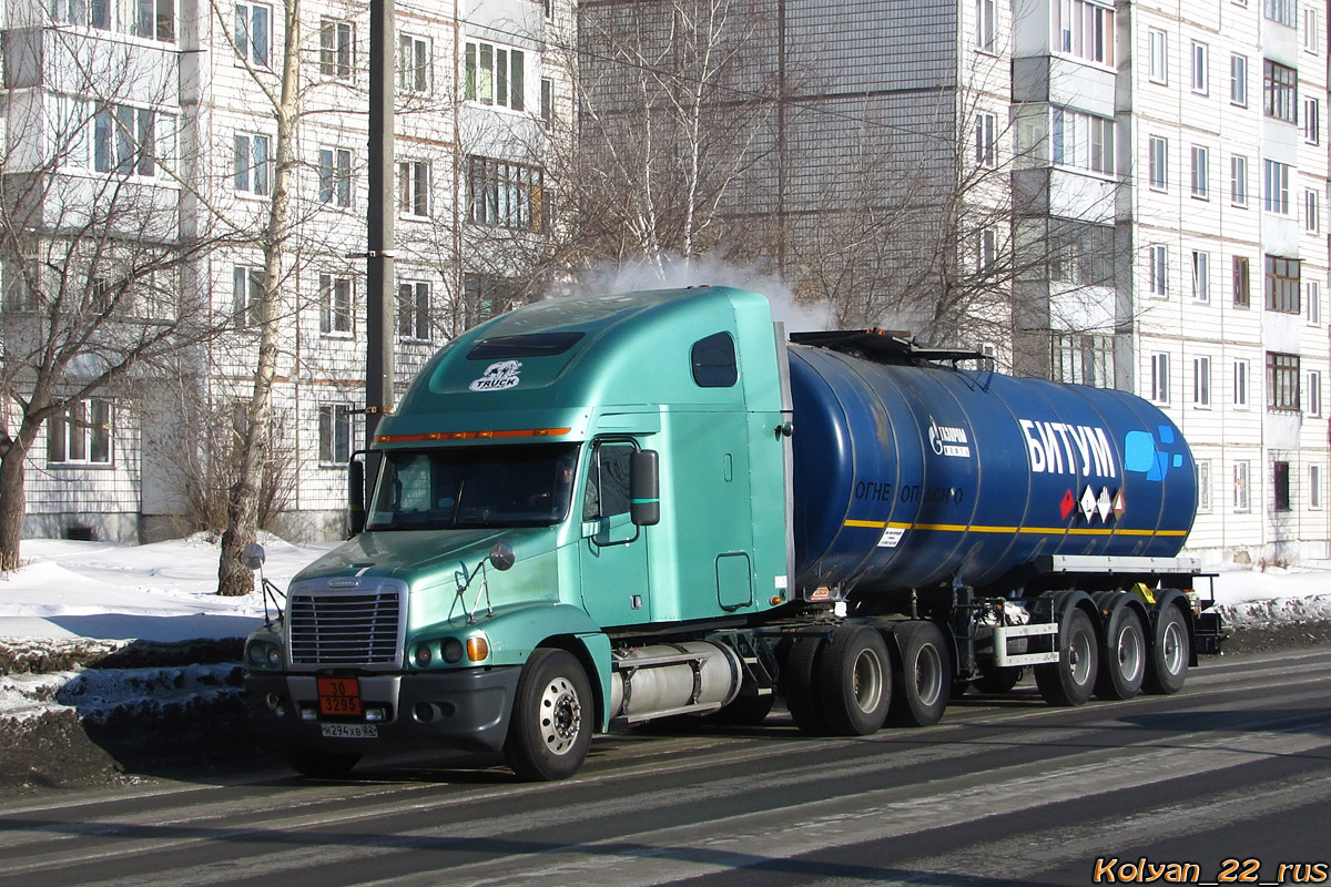 Алтайский край, № Н 294 ХВ 22 — Freightliner Century Class