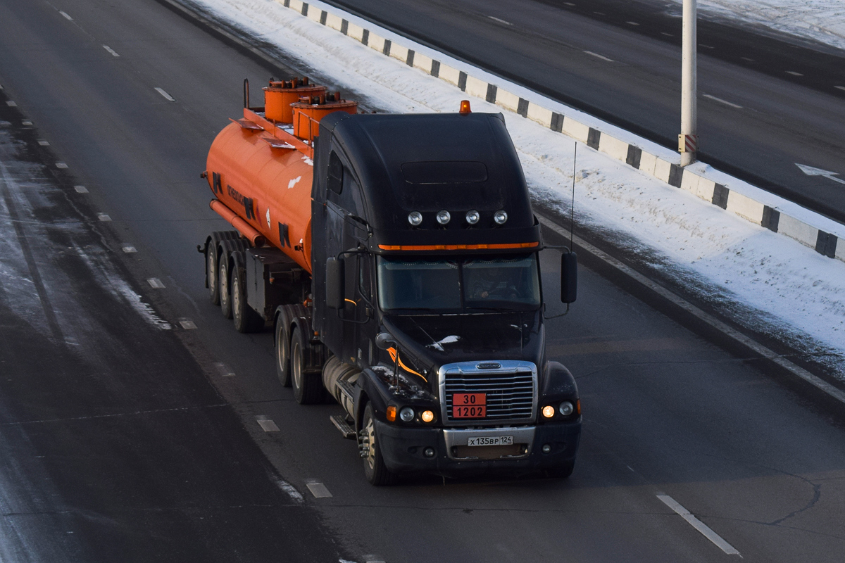 Алтайский край, № Х 135 ВР 124 — Freightliner Century Class