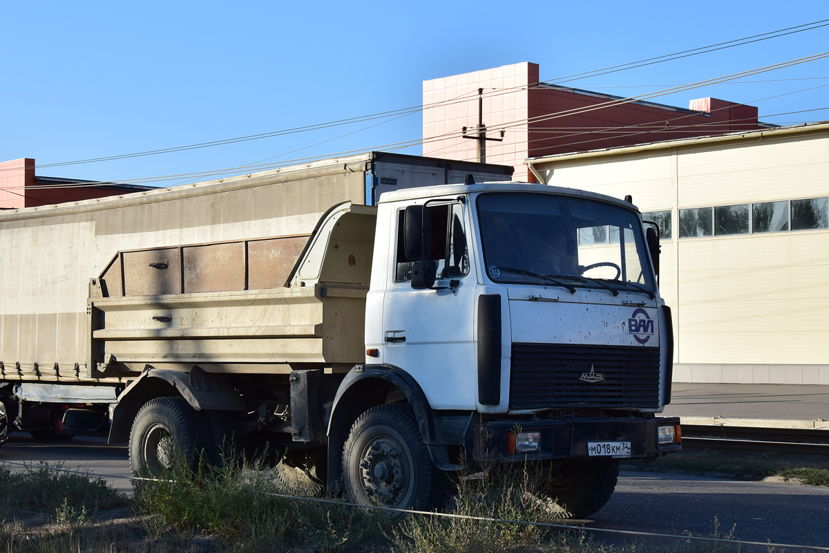 Волгоградская область, № М 018 КМ 34 — МАЗ-555102